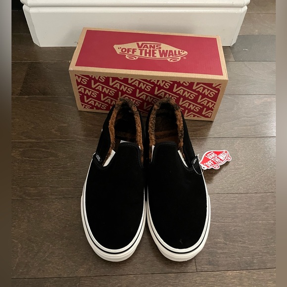 NWB Vans Classic Slip On Sherpa Sneakers - Picture 1 of 3